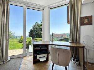 Büro im Master-Bedroom